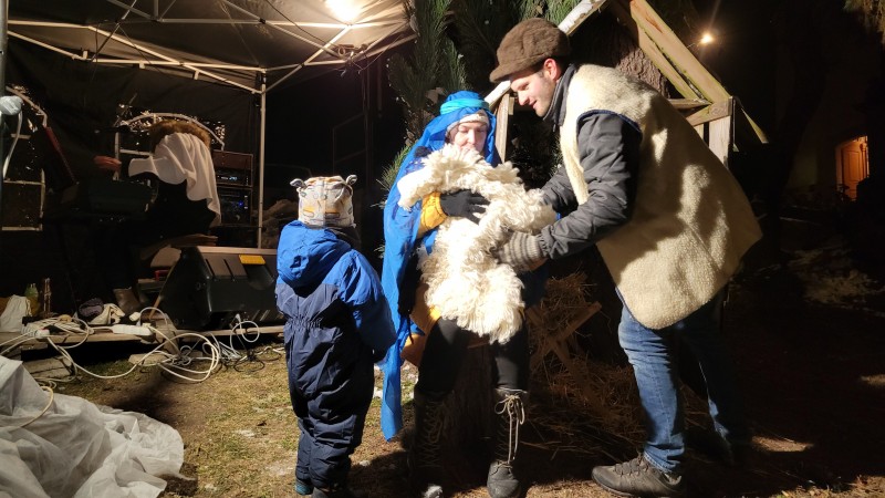 Svatá rodina - dva Ježíškové, i tak může vypadat advent v Řikovicích.