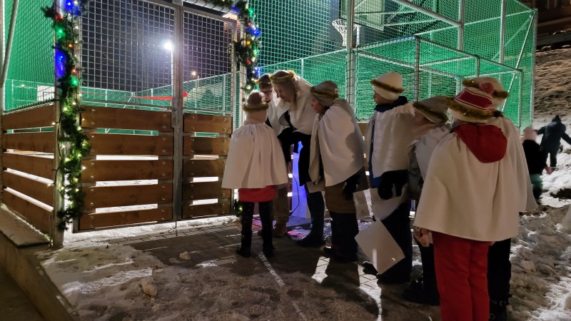 Vrcholem slavnostního setkání byl dárek od andílků. Nové hřiště!